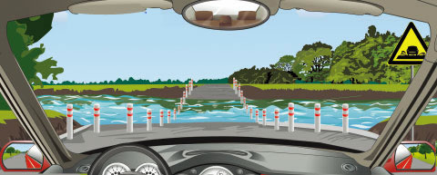 遇到一个图中所示的漫水桥路段时，要提前减速，谨慎慢行进入水区，在涉水路段行驶，一定要低速缓慢行驶，涉水途中禁止停车。