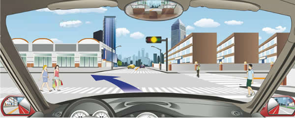 驾驶机动车此时可以加速通过路口。