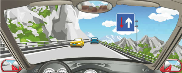 右侧标志表示会车时对向车辆先行。