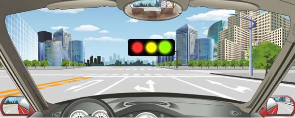 驾驶机动车在前方路口掉头前先进入左转直行车道。