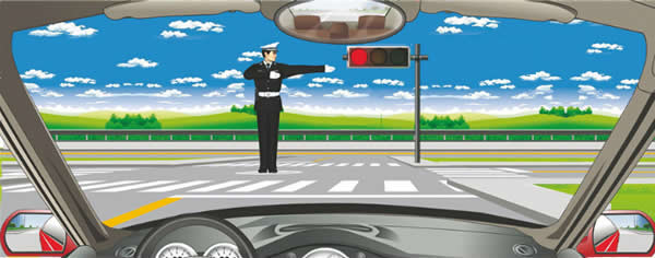 交通警察发出的是右转弯手势信号。