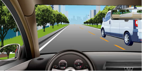 如图所示，当您超越右侧车辆时，应该尽快超越，减少并行时间。